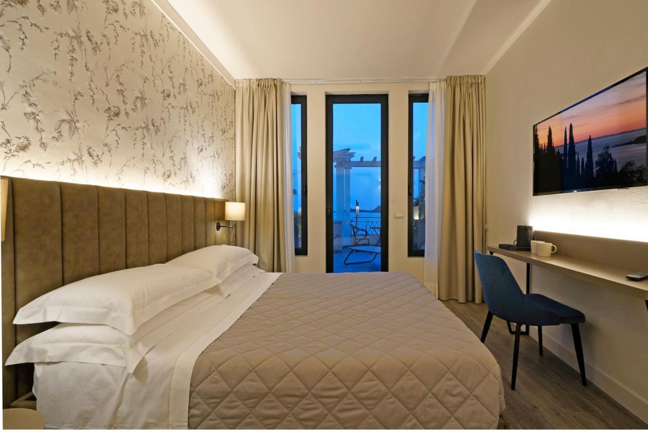 Hotel Du Lac การ์โดเน ริเวียรา ภายนอก รูปภาพ